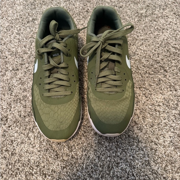 Nike Shoes - Nike Airmax Women’s Sneakers